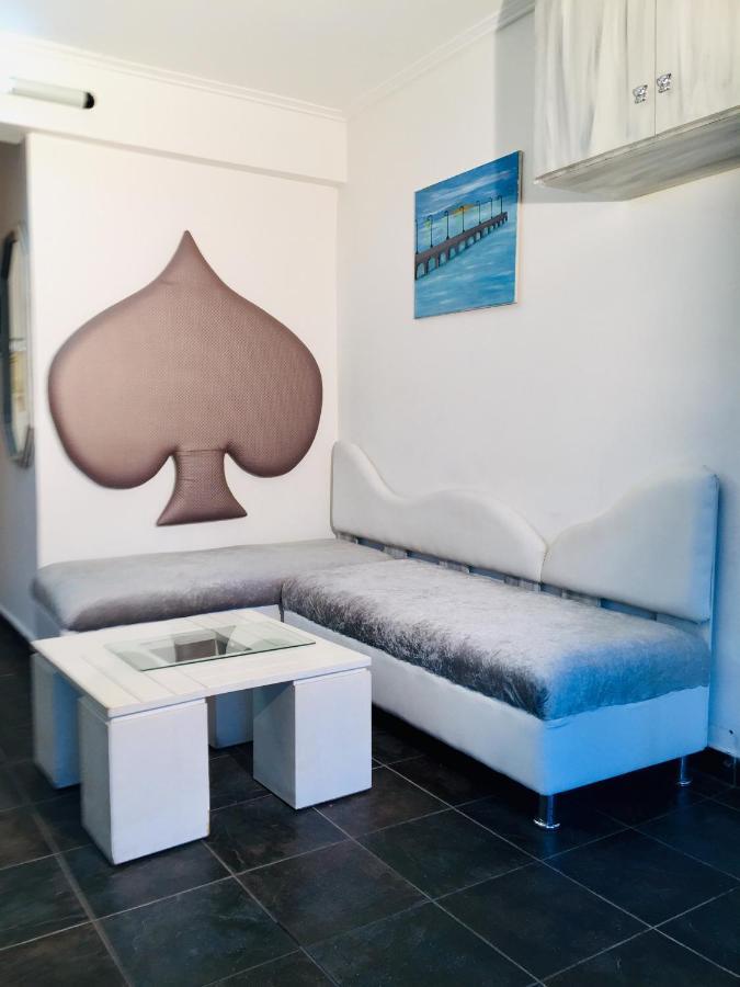 Esther Isimeriahomz Thessaloníki Luaran gambar